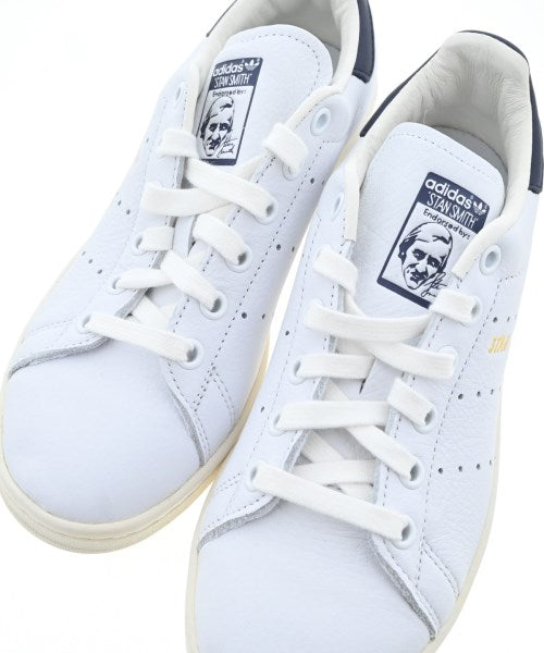 adidas 運動鞋