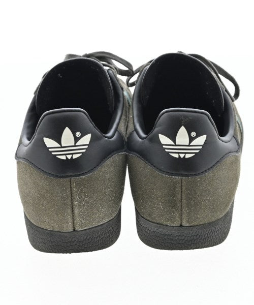 adidas 運動鞋