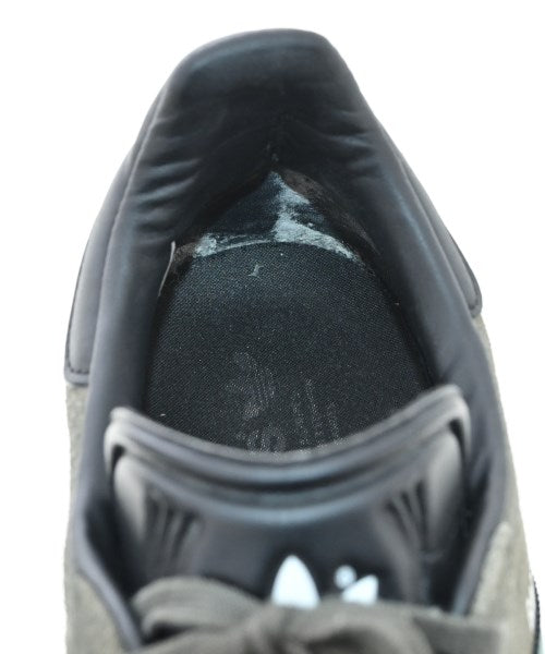 adidas 運動鞋