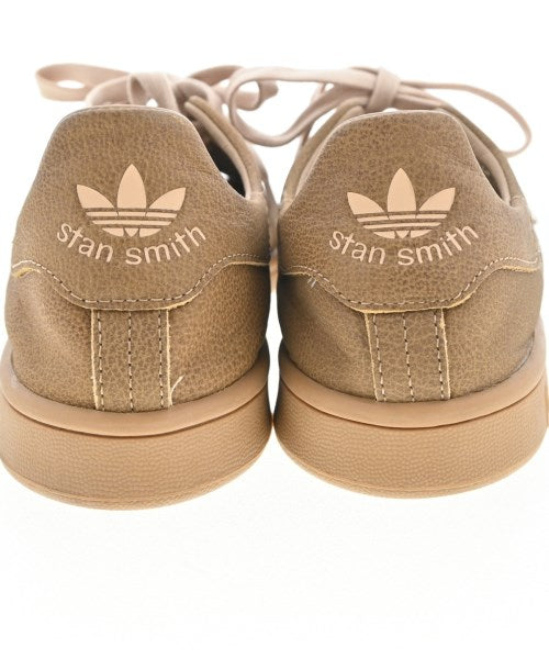adidas 運動鞋