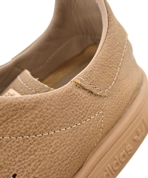 adidas 運動鞋
