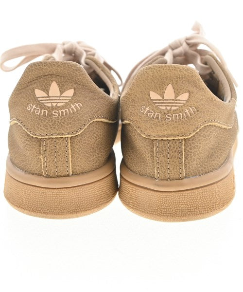 adidas 運動鞋