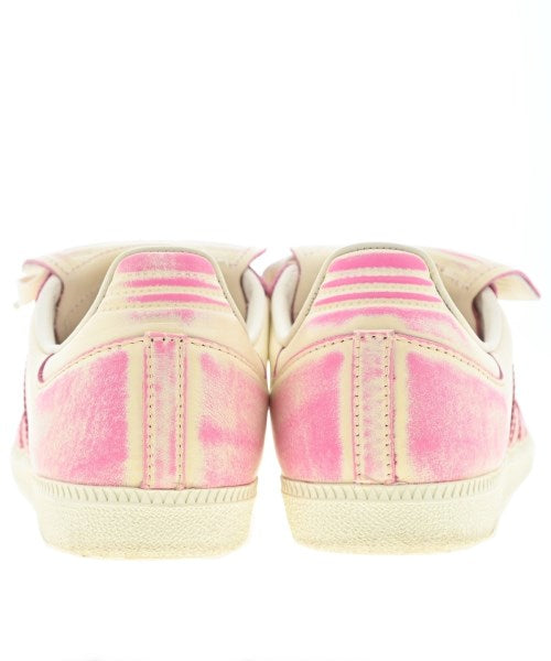adidas 運動鞋