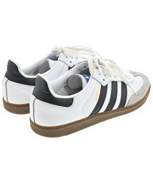 adidas 運動鞋