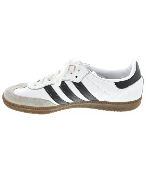 adidas 運動鞋