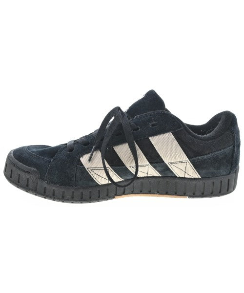 adidas 運動鞋