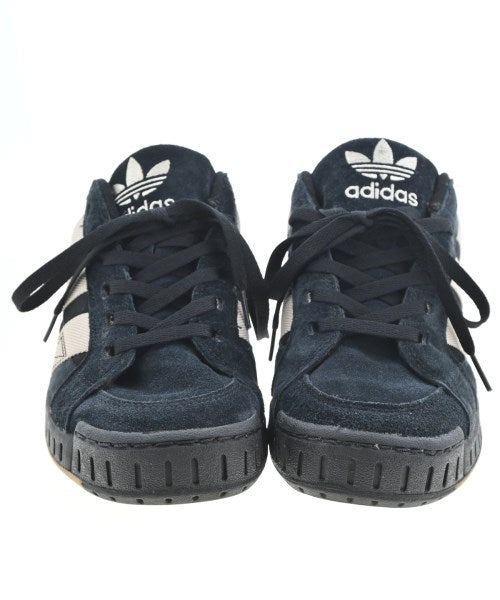 adidas 運動鞋