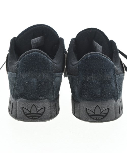 adidas 運動鞋