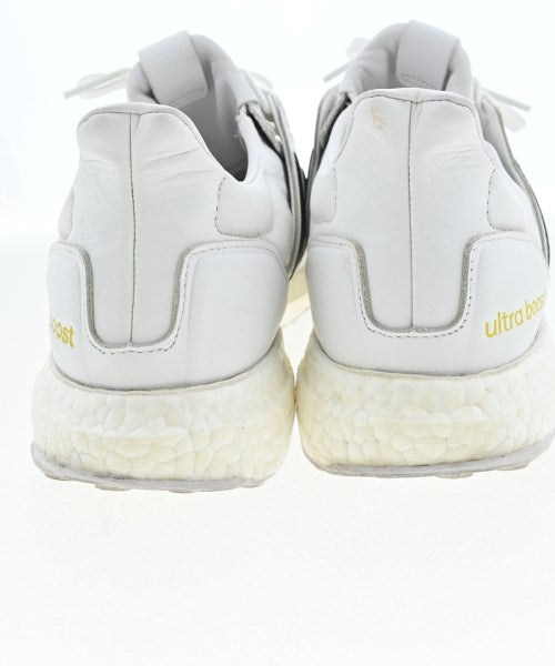 adidas 運動鞋