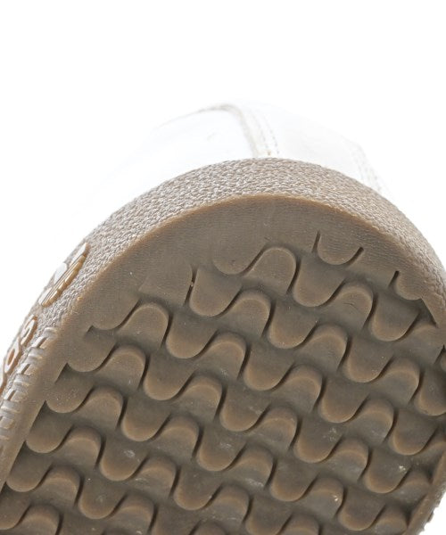 adidas 運動鞋