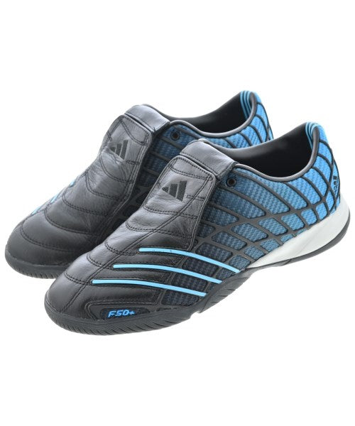 adidas 運動鞋