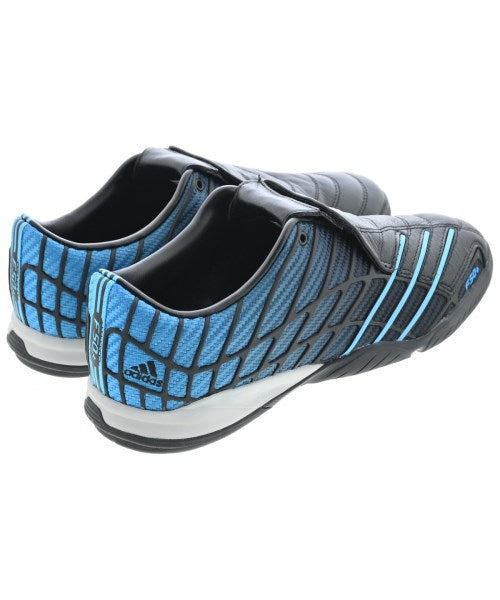 adidas 運動鞋