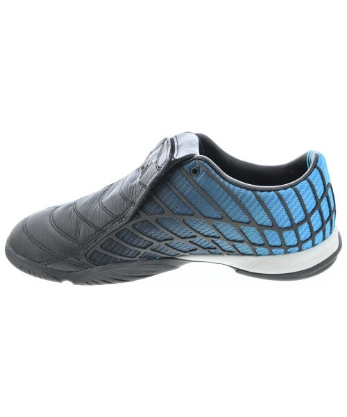 adidas 運動鞋