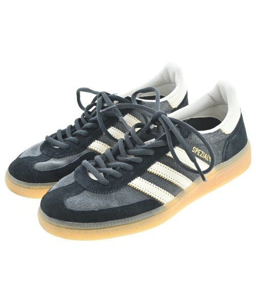 adidas 運動鞋