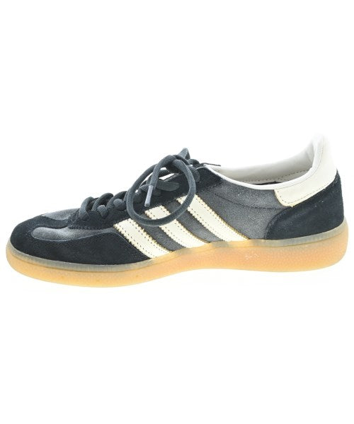 adidas 運動鞋