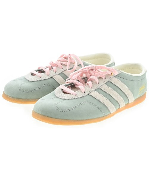 adidas 運動鞋