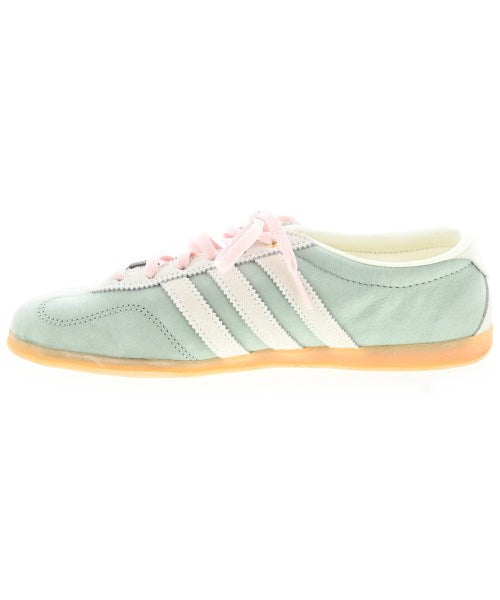 adidas 運動鞋