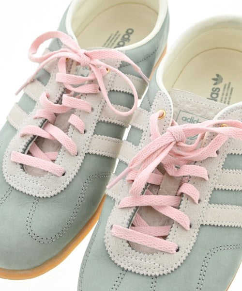 adidas 運動鞋