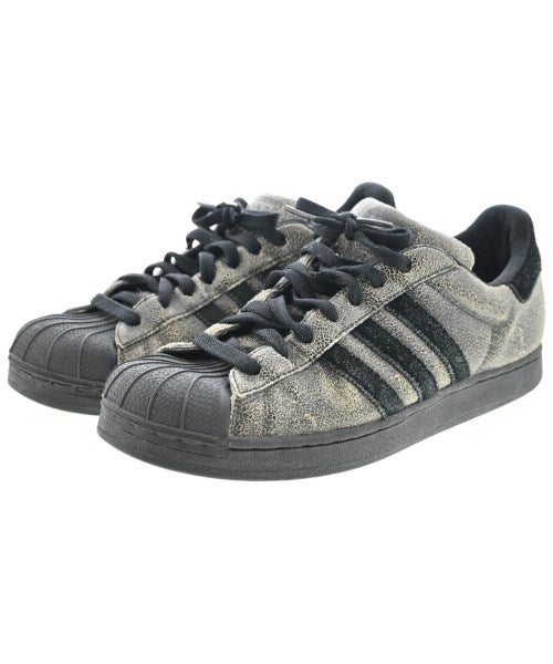 adidas 運動鞋