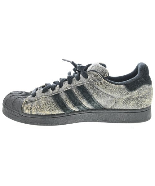 adidas 運動鞋