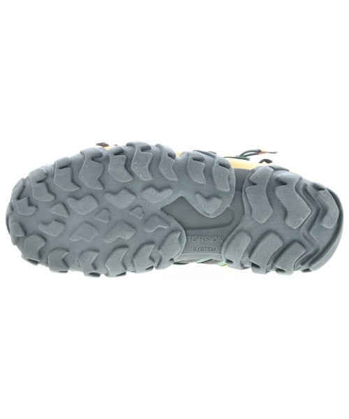 adidas 運動鞋