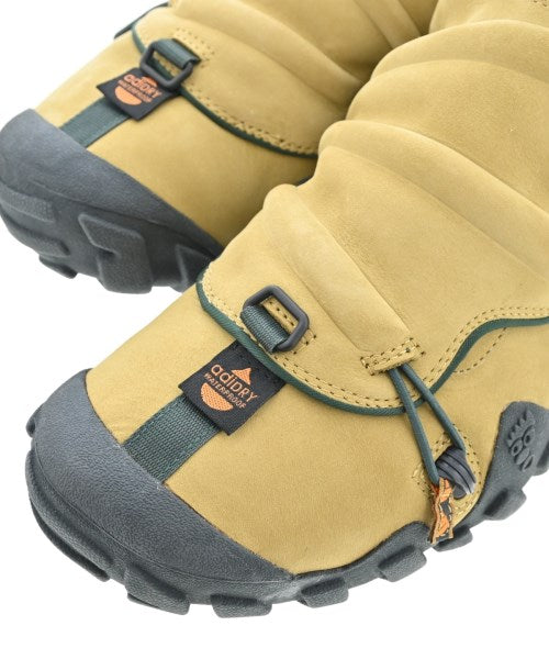 adidas 運動鞋