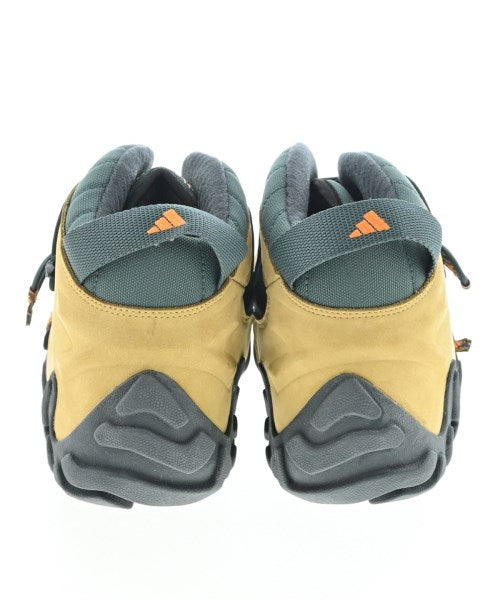 adidas 運動鞋