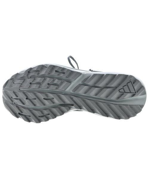 adidas 運動鞋