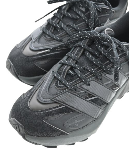 adidas 運動鞋