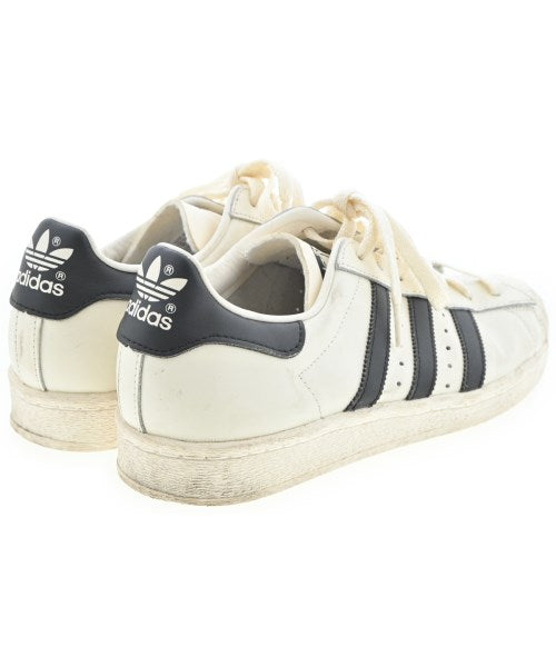 adidas 運動鞋