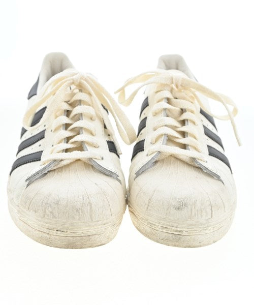adidas 運動鞋