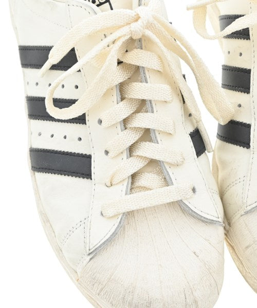 adidas 運動鞋
