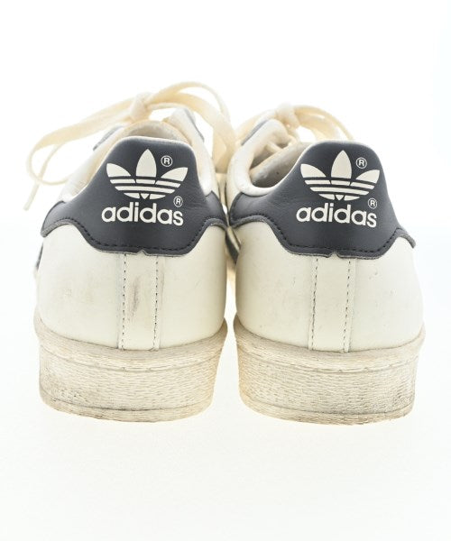 adidas 運動鞋