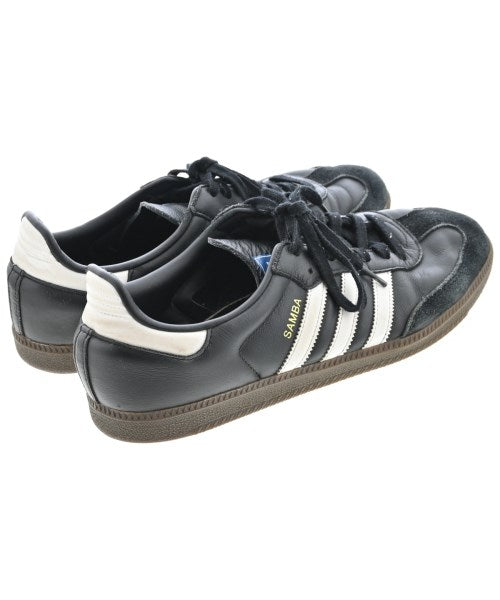 adidas 運動鞋