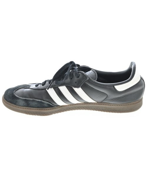 adidas 運動鞋
