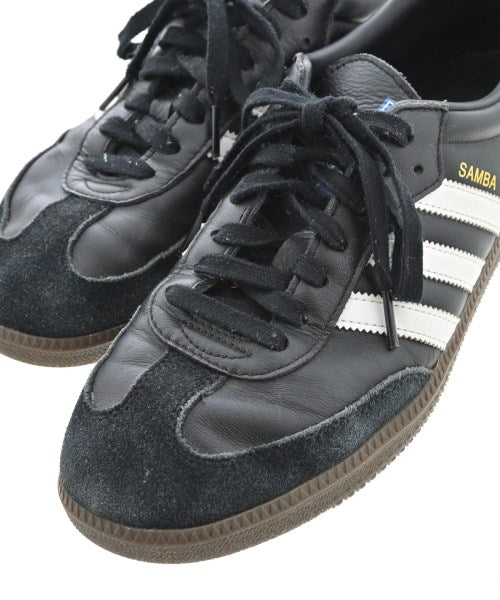adidas 運動鞋