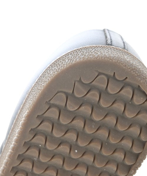 adidas 運動鞋
