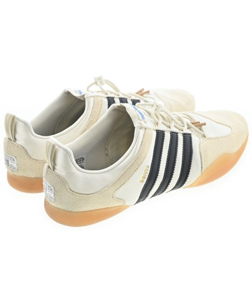 adidas 運動鞋