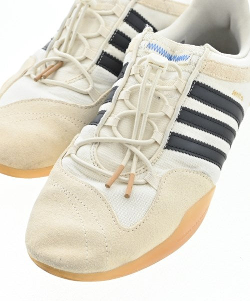adidas 運動鞋