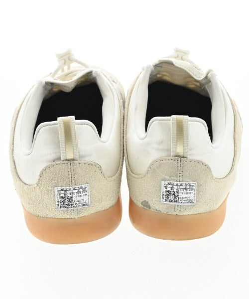 adidas 運動鞋