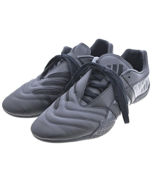 adidas 運動鞋