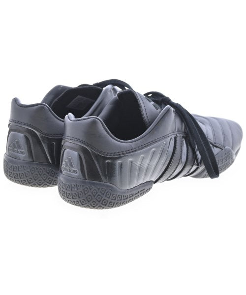 adidas 運動鞋