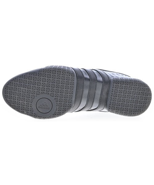adidas 運動鞋