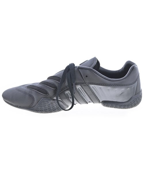 adidas 運動鞋