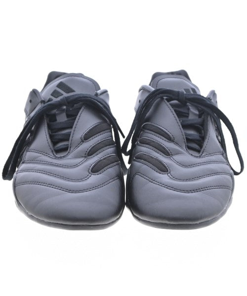 adidas 運動鞋