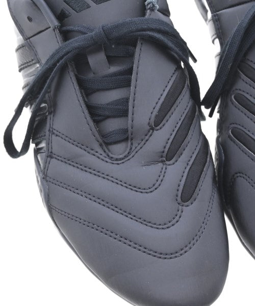 adidas 運動鞋