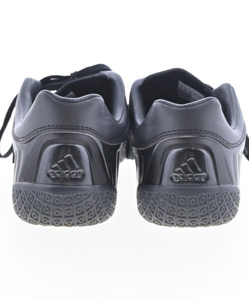 adidas 運動鞋