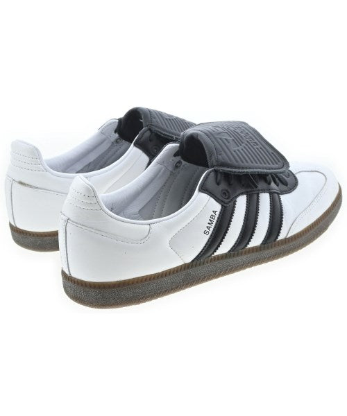 adidas 運動鞋