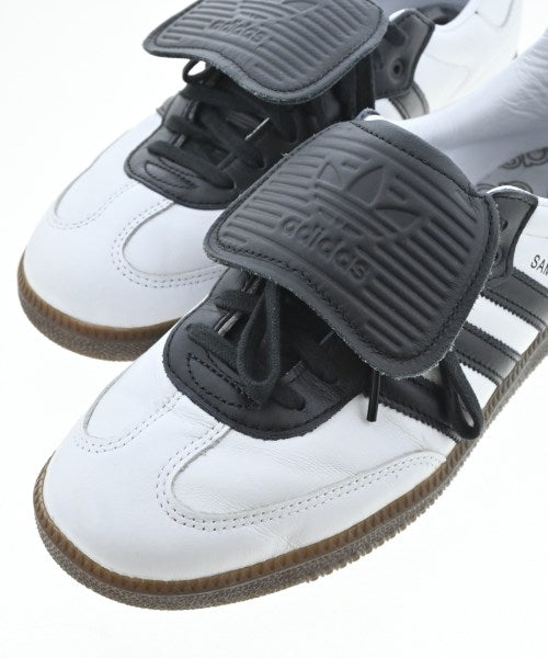 adidas 運動鞋