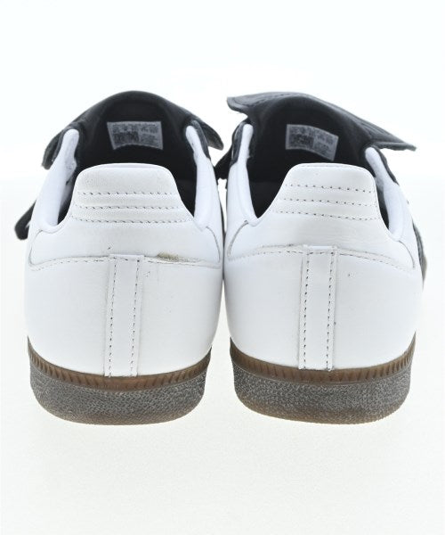 adidas 運動鞋